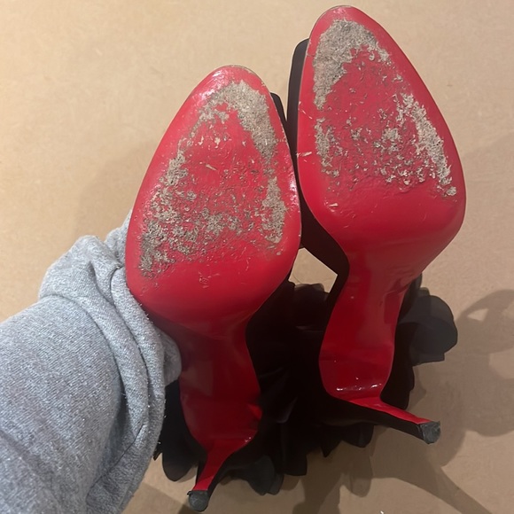 Christian Louboutin black tie pump.  Size 41. Satin material. - Picture 3 of 4